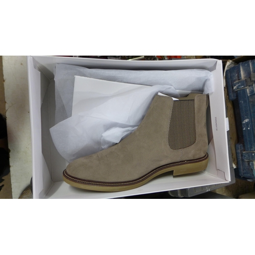 2258 - Find brand gent's size 11 suede Chelsea boots