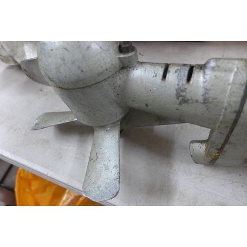 2405 - Siba British Seagull outboard motor