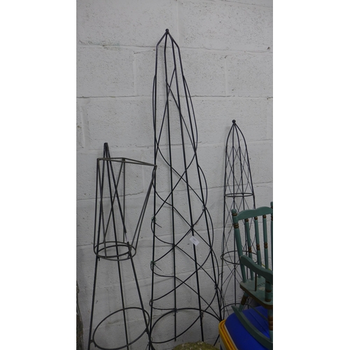 2487 - 4 Mixed size metal climbing plant frames