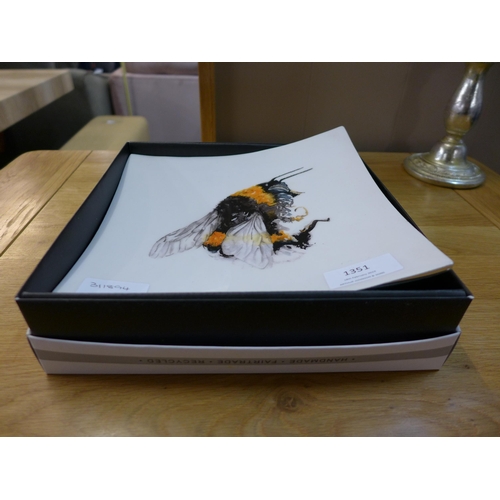 1351 - A bee ceramic square planter in gift box (3313311)   #