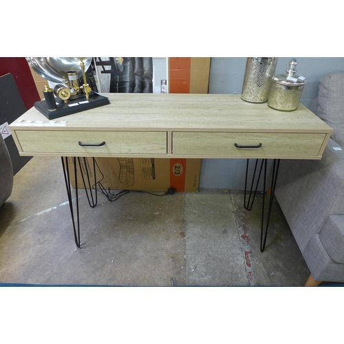 1447 - A Mately natural finish desk