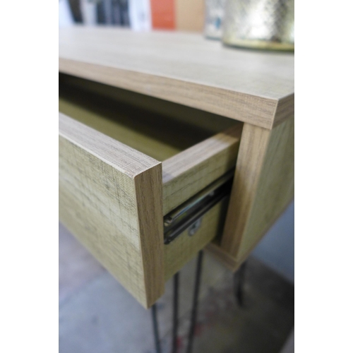 1447 - A Mately natural finish desk