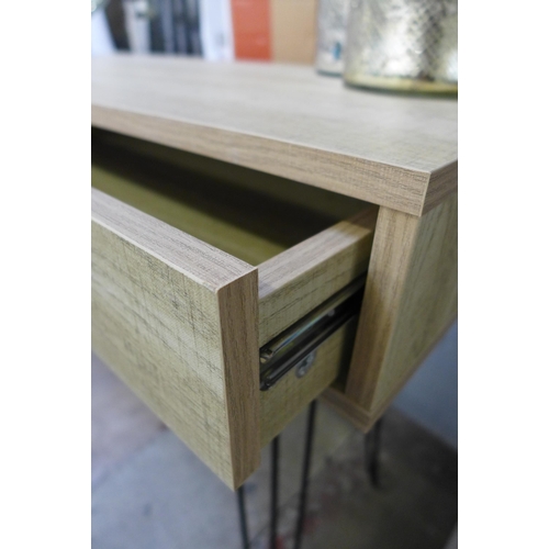 1449 - A Mately natural finish desk