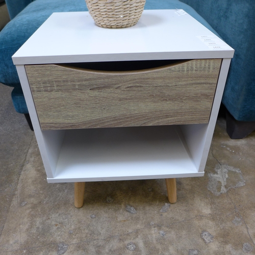 1478 - A Rydon small bedside chest