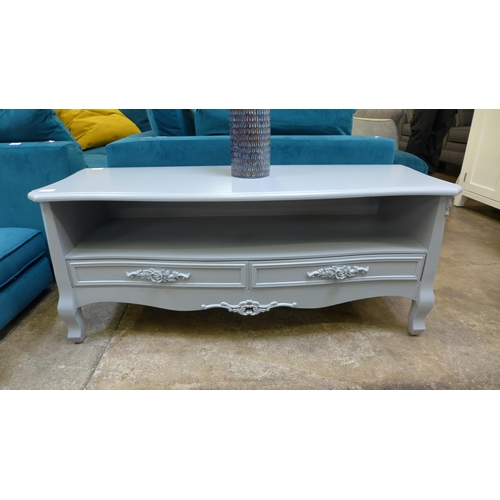 1492 - A silver two drawer media unit