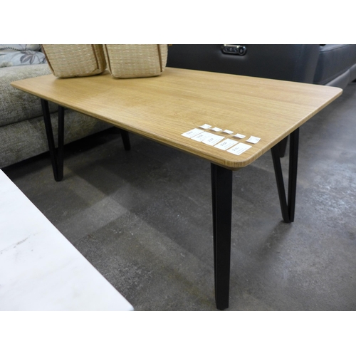 1508 - A Lutina oak coffee table