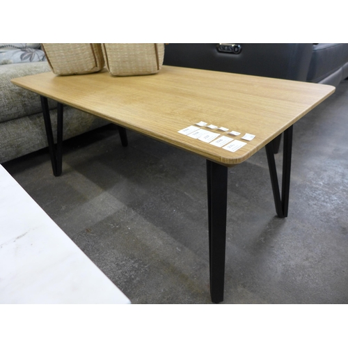 1509 - A Lutina oak coffee table