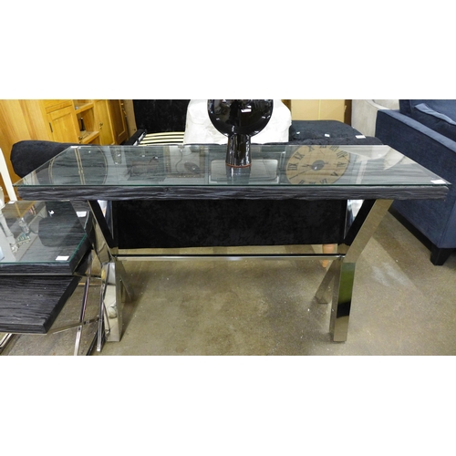 1545 - An Orissa black console table