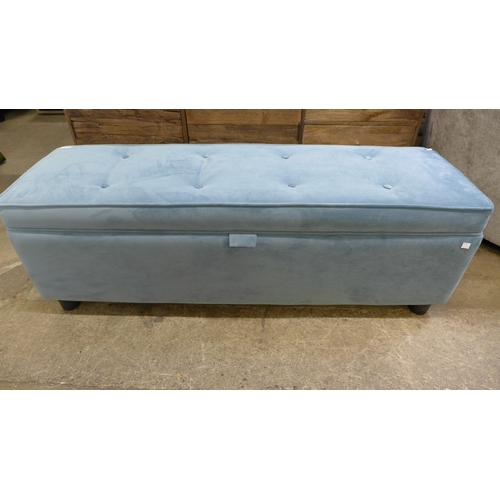 1563 - A sky blue upholstered buttoned rectangular ottoman footstool