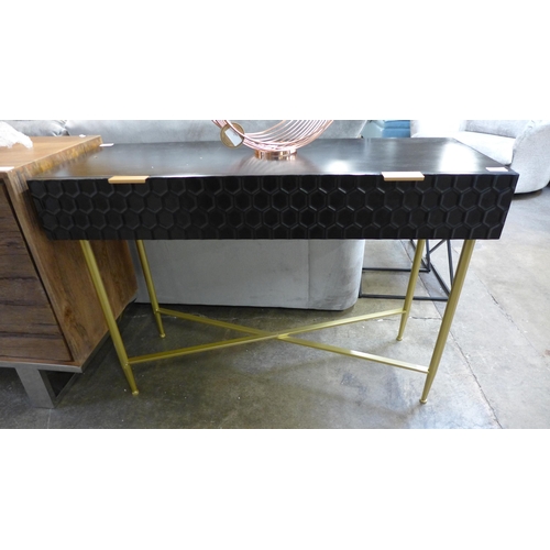 1570 - A black console table