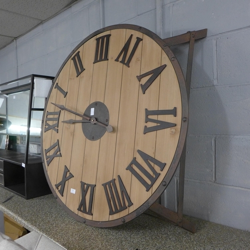 1543 - An industrial style wall clock