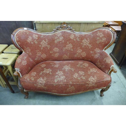 160 - An early 20th Century French carved beech and fabric upholstered settee