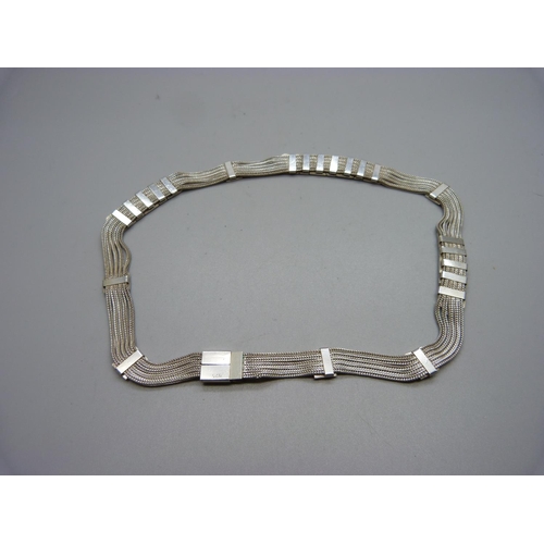 1003 - A silver necklace, 40cm