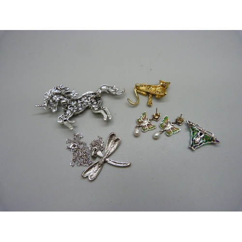 1004 - A silver and plique-a-jour brooch and a pair of similar earrings, two brooches and a pendant