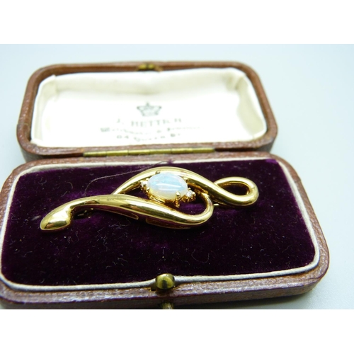 1050 - A 925 silver gilt and opal brooch, with box