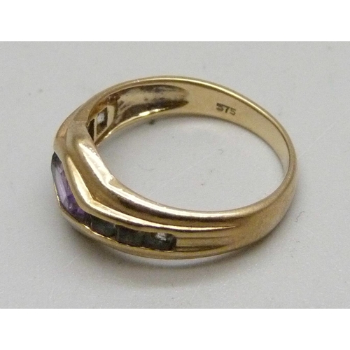 1054 - A 9ct gold and amethyst ring, 2.7g, K