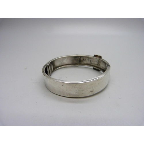 1070 - A Victorian silver buckle bangle, Birmingham 1883, 17g