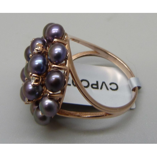 1093 - A silver gilt Kaori cultured pearl and zircon cluster ring, S, with certificate