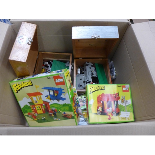 1155 - A collection of Lego including Fabuland sets**PLEASE NOTE THIS LOT IS NOT ELIGIBLE FOR POSTING AND P... 