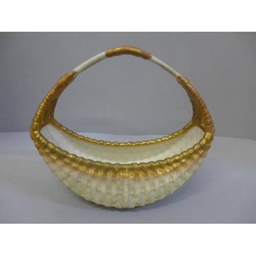 612 - A Royal Worcester basket, 2526, 18cm