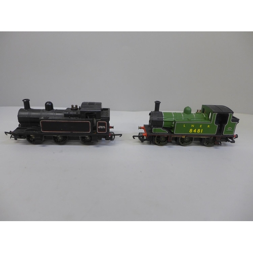 671 - Two Hornby 00 gauge locomotives