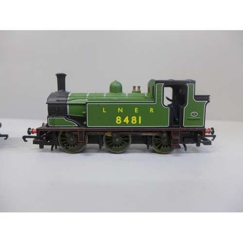 671 - Two Hornby 00 gauge locomotives