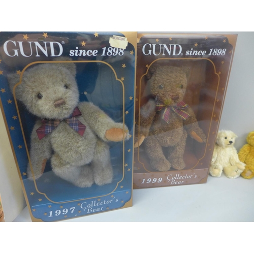 678 - Three mohair Teddy bears, Dean's Mini Bear, boxed, two Gund, 1997 and 1999, boxed and one other Gund... 