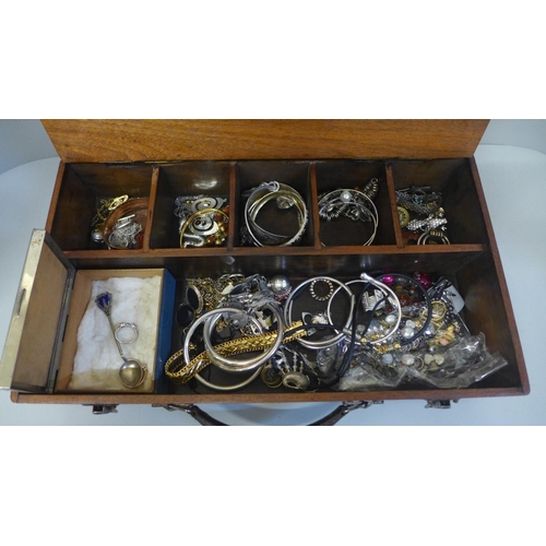 707 - A collection of costume jewellery in wooden box