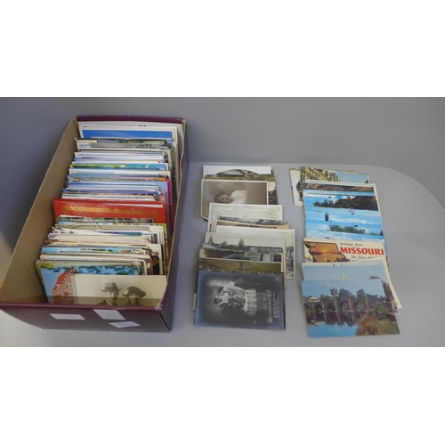 717 - A collection of postcards, vintage to modern