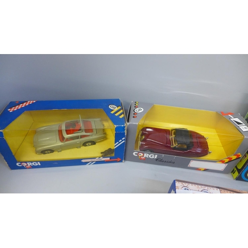 726 - Five die-cast model vehicles