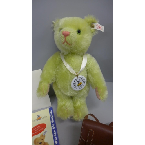 764 - A Steiff Club Edition 1998/99 Teddy bear, Grün 30, boxed, mohair