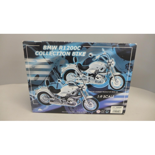 793 - A 1:9 scale BMW motorcycle, boxed