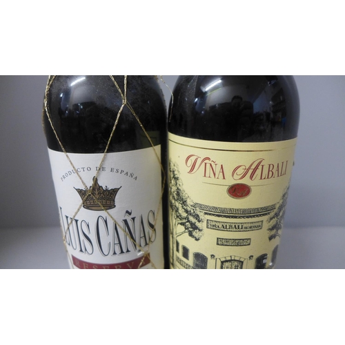 823 - A bottle of Luis Canas Rioja Reserva 1985 and a bottle of Vina Albali Tinto Gran Reserva 1993