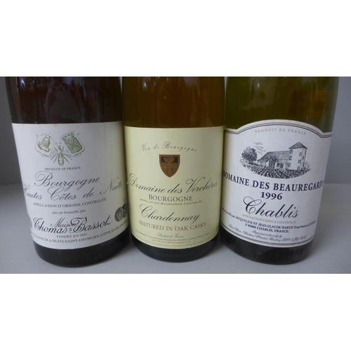 826 - Three bottles of vintage white wine:- 1995 Bourgogne Chardonnay Domaine des Vercheres, 1993 Bourgogn... 