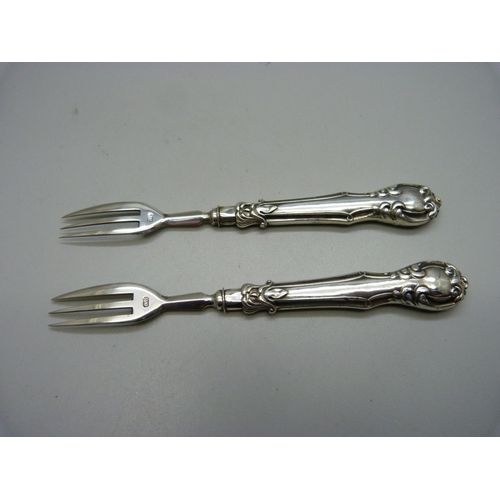 863 - A pair of silver pickle forks by George Unite