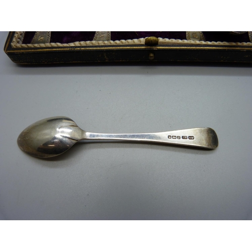 887 - A cased set of six spoons and tongs, Sheffield 1906, 125g