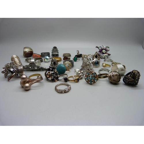 907 - Fourty-six costume rings