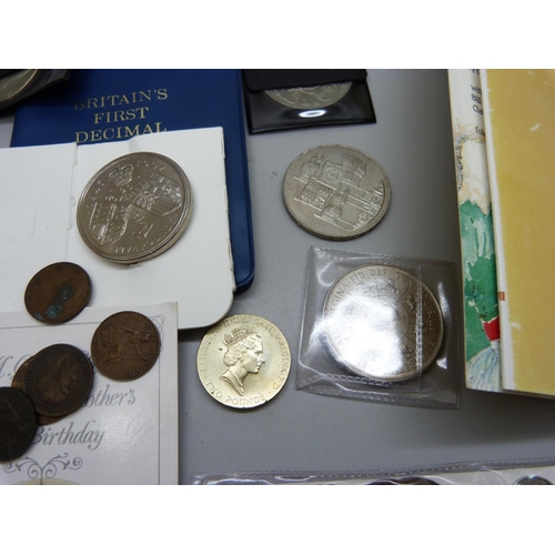 913 - A collection of commemorative coins, some half silver coins and three £5 coins