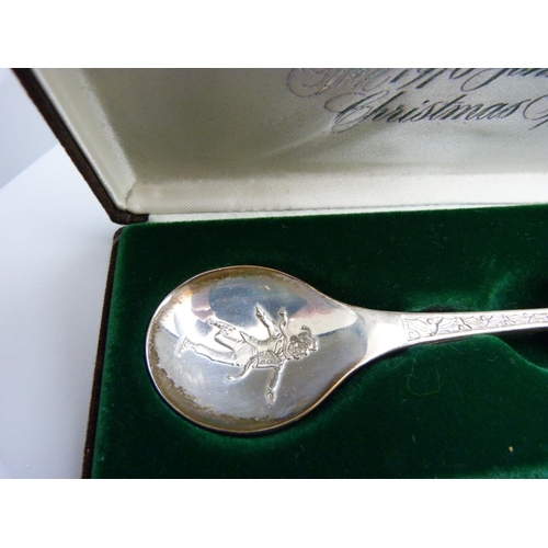 919 - Three Peter Jackson designed and one other Christmas silver spoons, 120g, cased