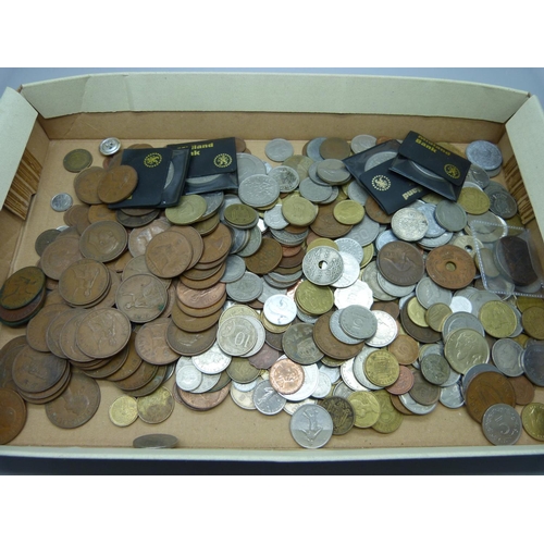 922 - A collection of British and foreign coins