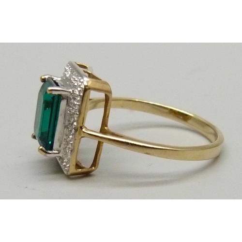 940 - A 9ct gold Art Deco style diamond and green stone ring, stone size 9.09mm x 6.89mm, 2.9g, R