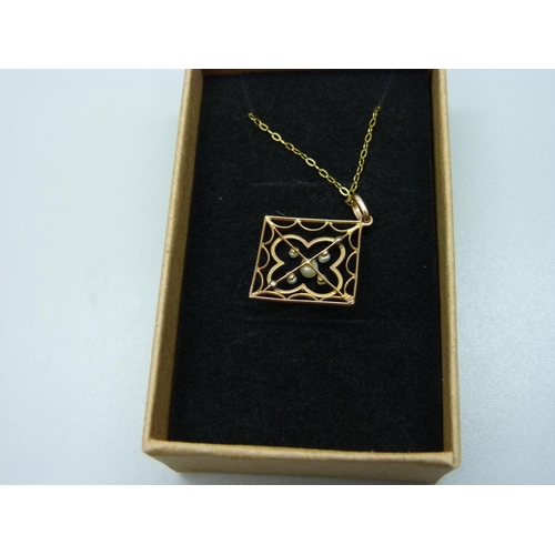 960 - A 9ct gold, pearl and enamel pendant on a 9ct gold chain, 1.7g