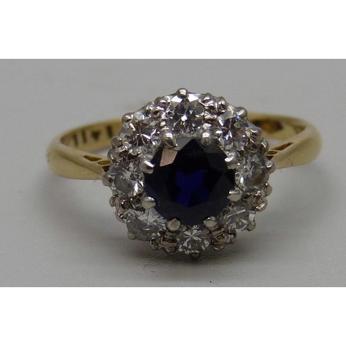 961 - An 18ct gold, sapphire and diamond cluster ring, 2.6g, L