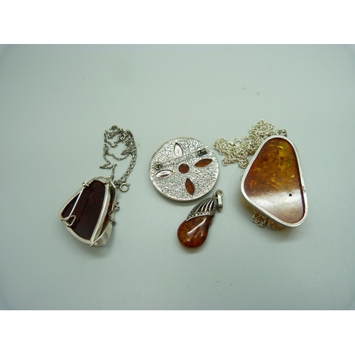 983 - Silver and amber jewellery