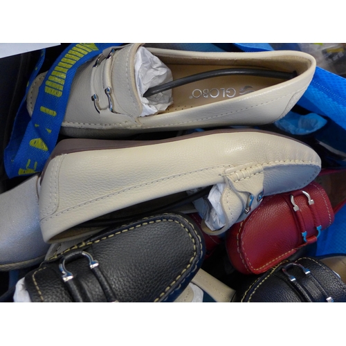 2098 - Approx 12 pairs of unworn leather Globo ladies shoes