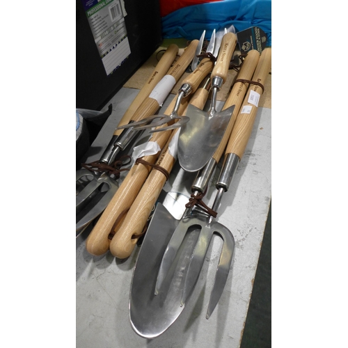 3051 - 4 x Kent & Stowe Mid Length Trowels & Forks  (281-52)   * This lot is subject to vat