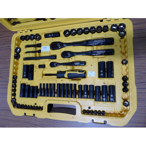 3090 - Dewalt Mechanics Set (282-599)  * This lot is subject to vat