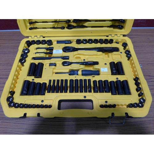 3091 - Dewalt Mechanics Set (282-600)  * This lot is subject to vat