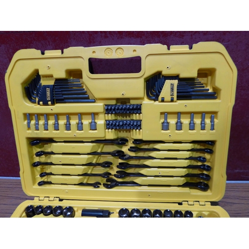 3091 - Dewalt Mechanics Set (282-600)  * This lot is subject to vat