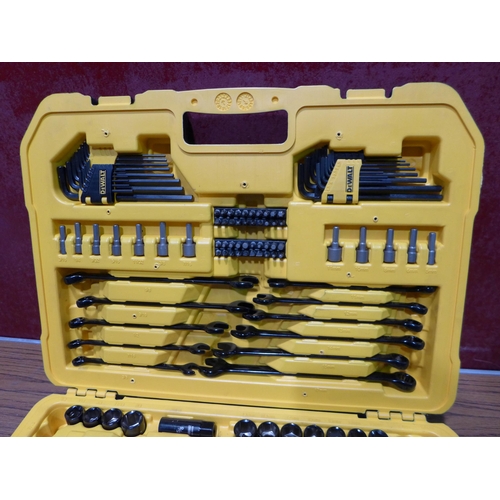 3092 - Dewalt Mechanics Set (282-601)  * This lot is subject to vat